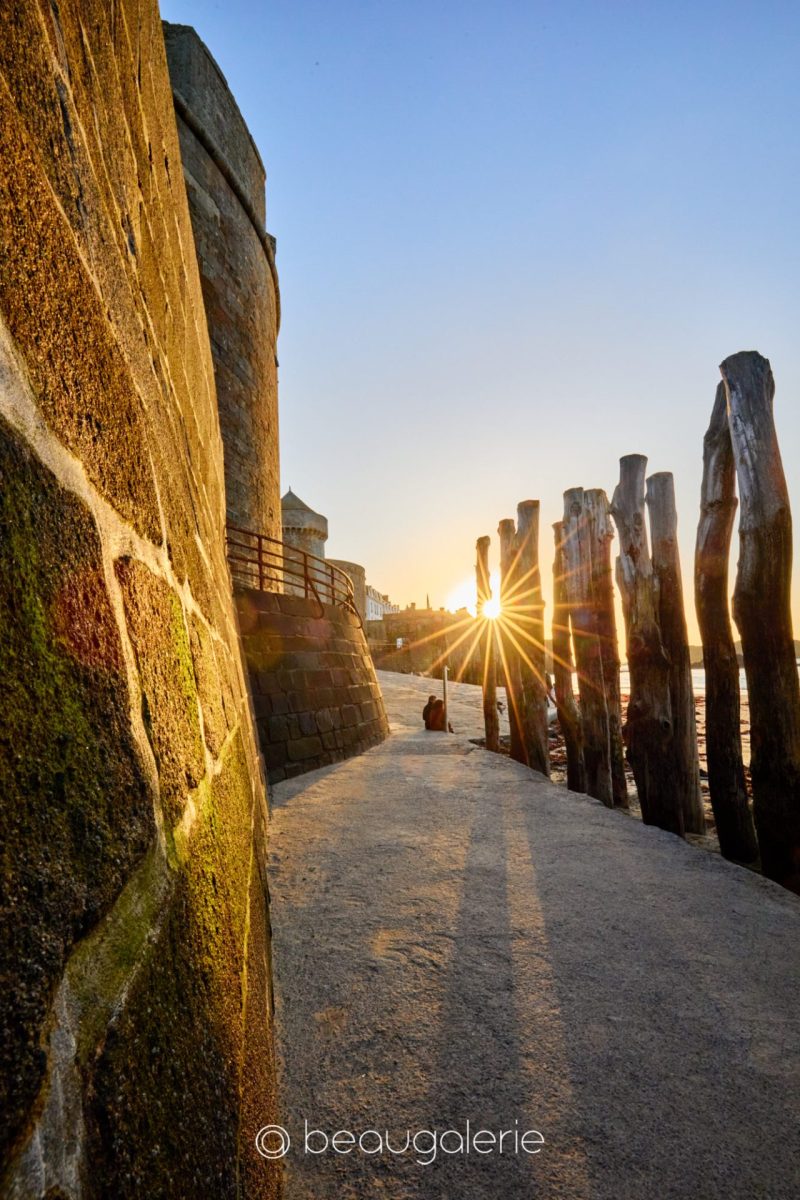 tirage photo FineArt de la porte Saint-Thomas au coucher de soleil à Saint-Malo