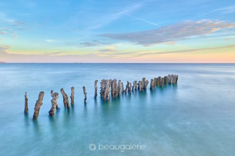 Tirage FineArt minimaliste des brises-lames de Saint-Malo