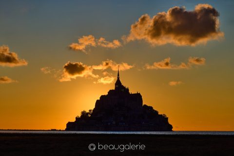 Contre-jour estival Mont Saint-Michel tirage photo coucher de soleil