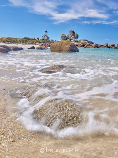 vague fraîcheur phare Pontusval eau sur rochers plage Pors Pol photographie d'art