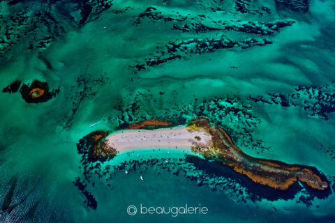 île paradisiaque de Guiriden dans l'archipel des Glénan, vue aérienne, format standard, photographie d'art